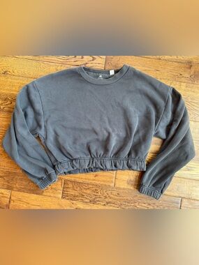 Adidas Cropped Sweatshirt Women’s Small Black Elastic Hem Crewneck Athleisure